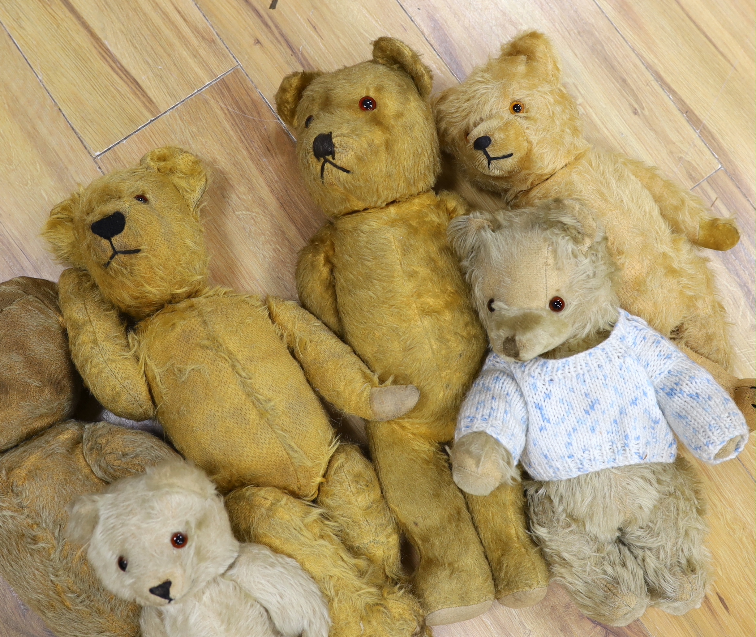 Six English post-war bears, for restoration (6)